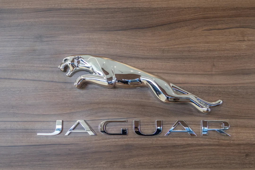 jaguar metal logo